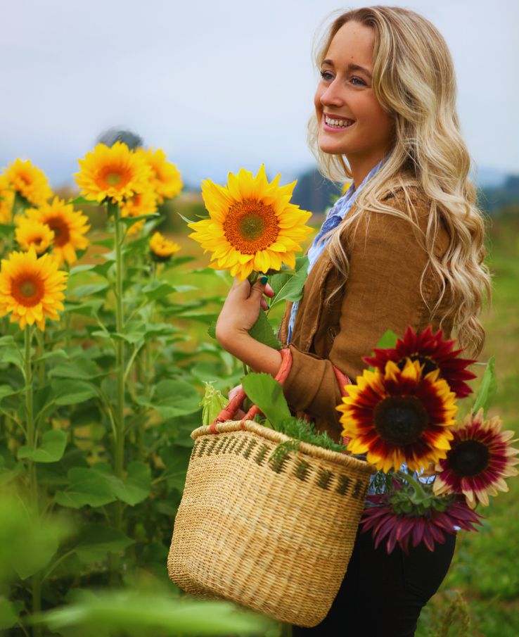 Girls day outing picking sunflowers and zinnias at the Tennessee Sunflower Festival located near Nashville, TN
